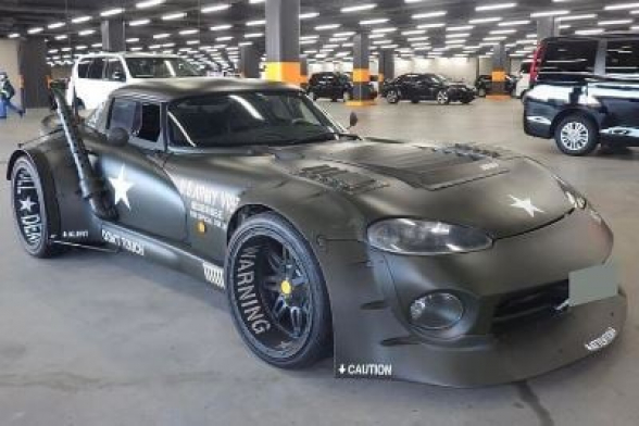 Ամերիկյան սպորտային Dodge Viper-ը ոճավորվել է որպես ռազմական մեքենա